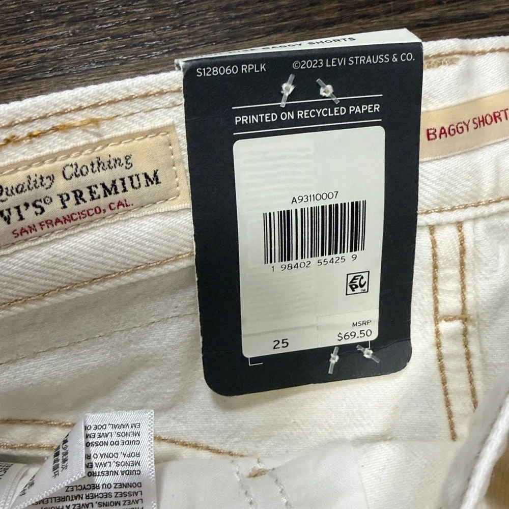 Levi's® HIGH RISE BAGGY WOMEN'S SHORTS Size 25